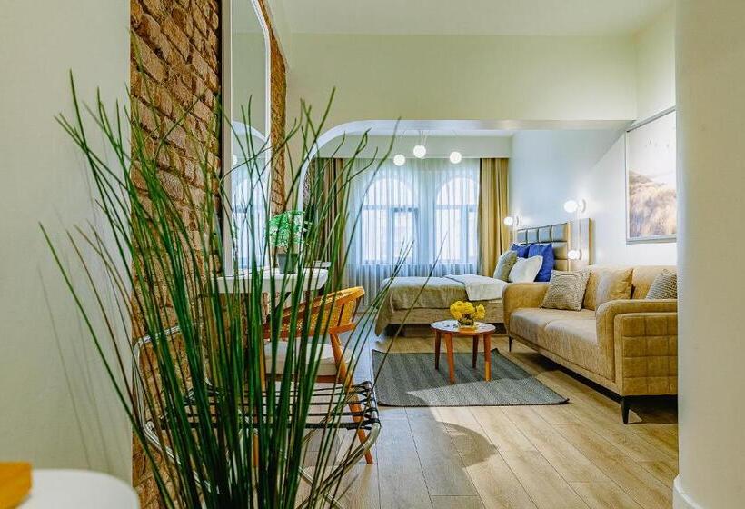 سوییت سوپریور, The Wilson Galata