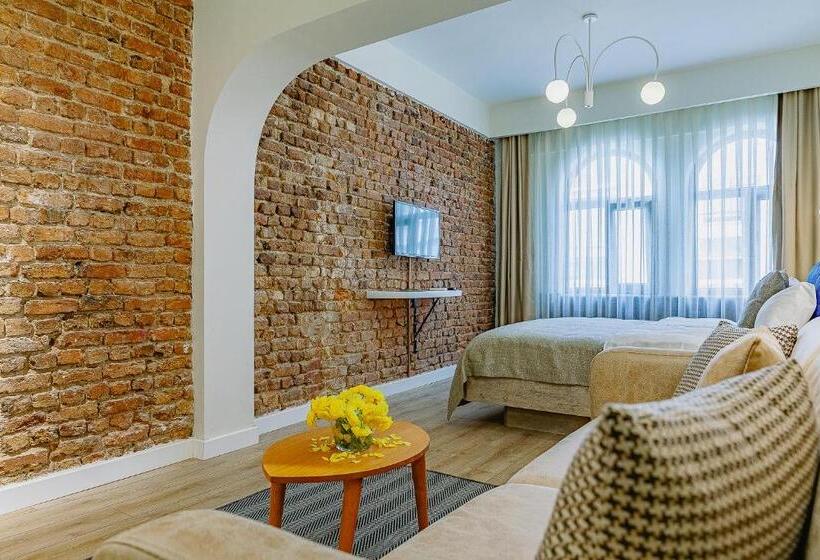 سوییت سوپریور, The Wilson Galata