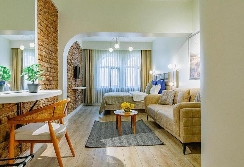 سوییت سوپریور, The Wilson Galata