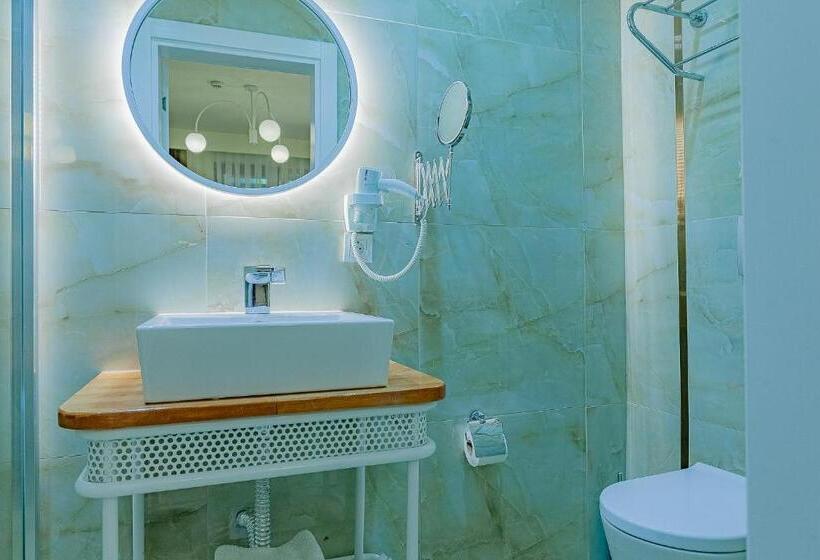 اتاق خانوادگی, The Wilson Galata