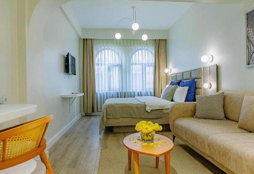 اتاق خانوادگی, The Wilson Galata