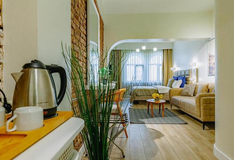 سوییت سوپریور, The Wilson Galata