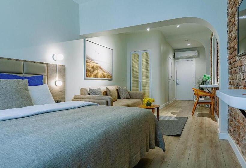 سوئیت با تخت بزرگ, The Wilson Galata