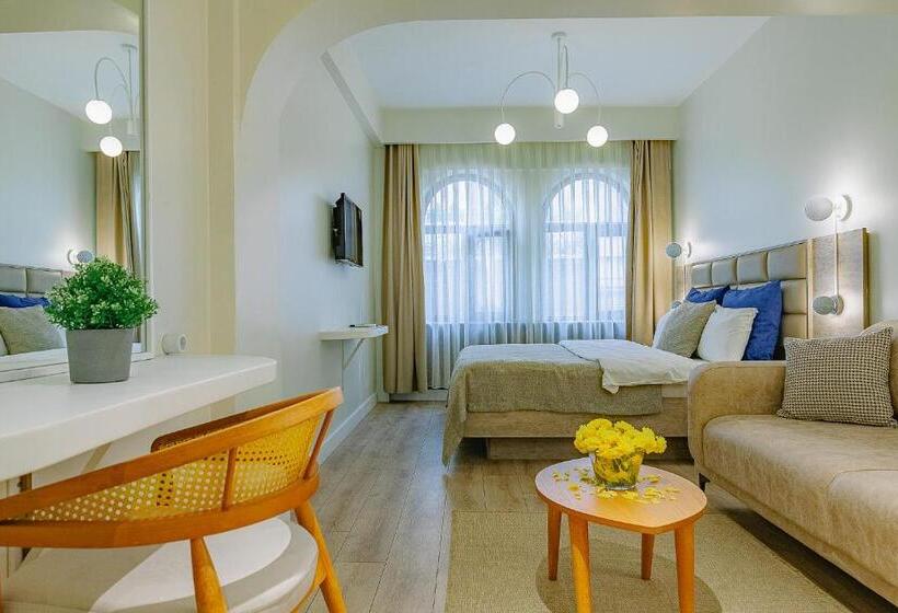 سوئیت با تخت بزرگ, The Wilson Galata