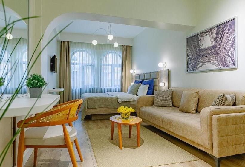 سوئیت با تخت بزرگ, The Wilson Galata