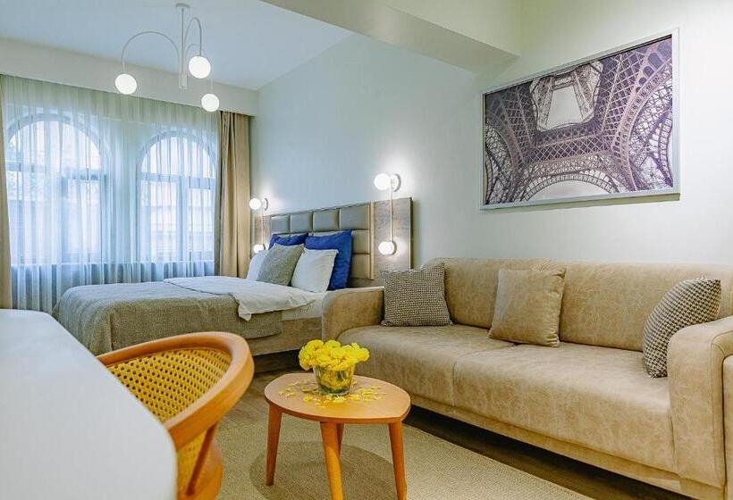 سوئیت با تخت بزرگ, The Wilson Galata