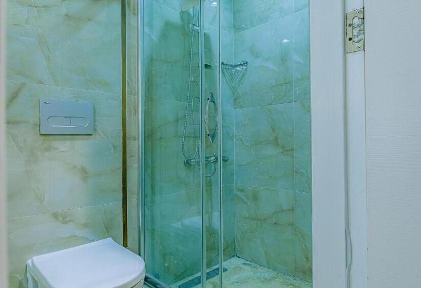 سوئیت با تخت بزرگ, The Wilson Galata