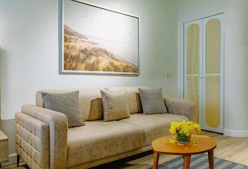 اتاق خانوادگی, The Wilson Galata