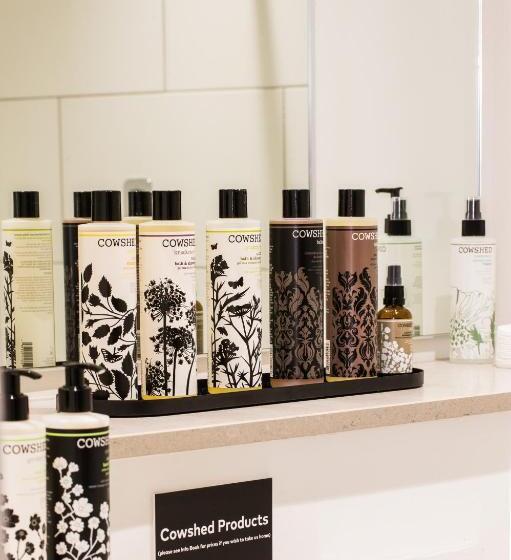 استودیوی استاندارد, Hiding Space   Westgate Apartments