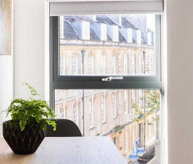 استودیوی استاندارد, Hiding Space   Westgate Apartments