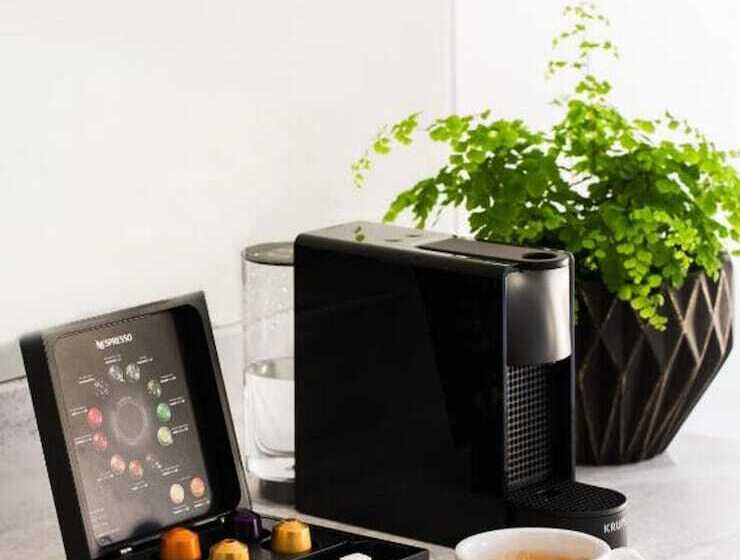 استودیوی لوکس, Hiding Space   Westgate Apartments