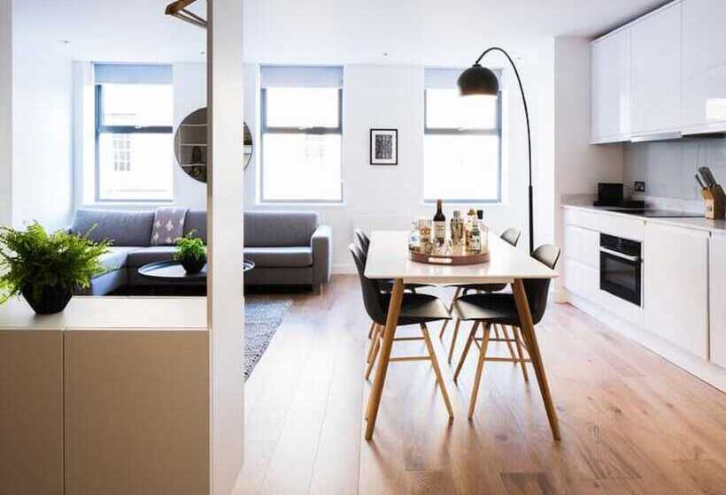 استودیوی لوکس, Hiding Space   Westgate Apartments