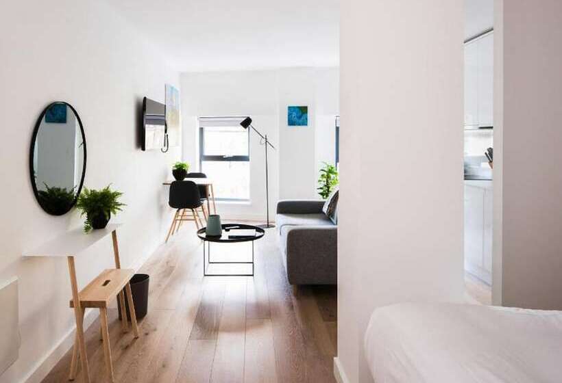 استودیوی استاندارد, Hiding Space   Westgate Apartments