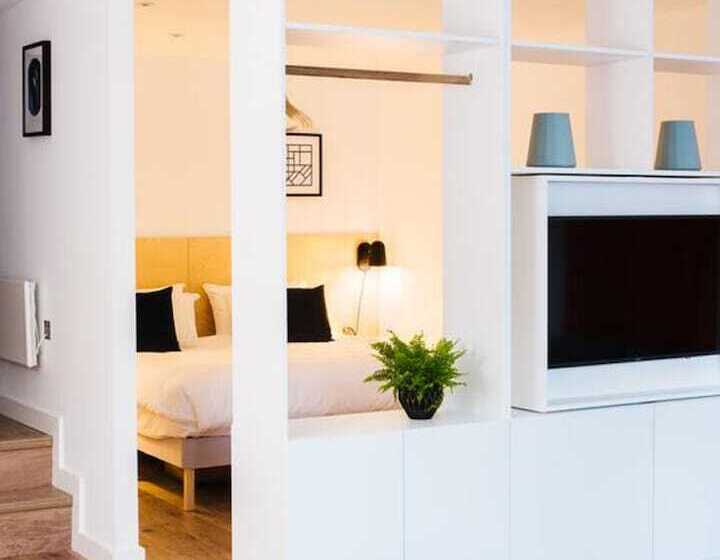 استودیوی سوپریور, Hiding Space   Westgate Apartments