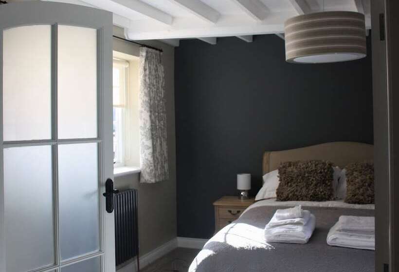 标准间, The Three Horseshoes