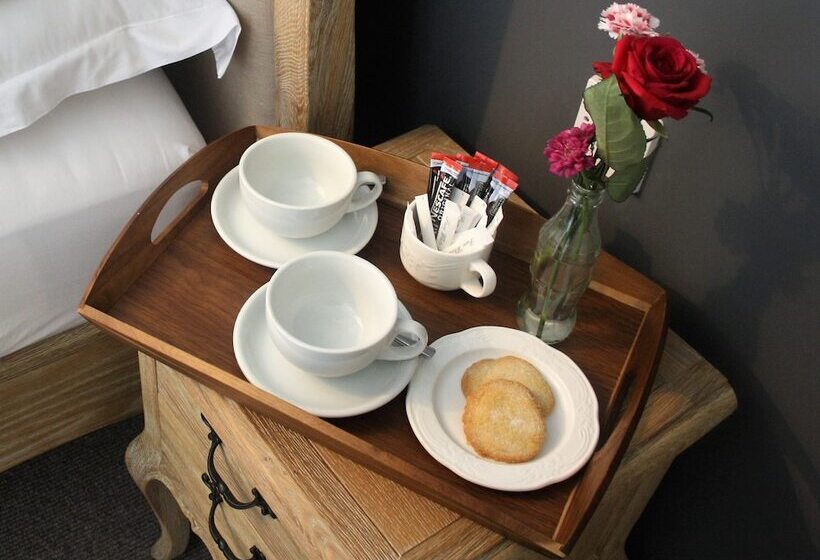 标准间, The Three Horseshoes