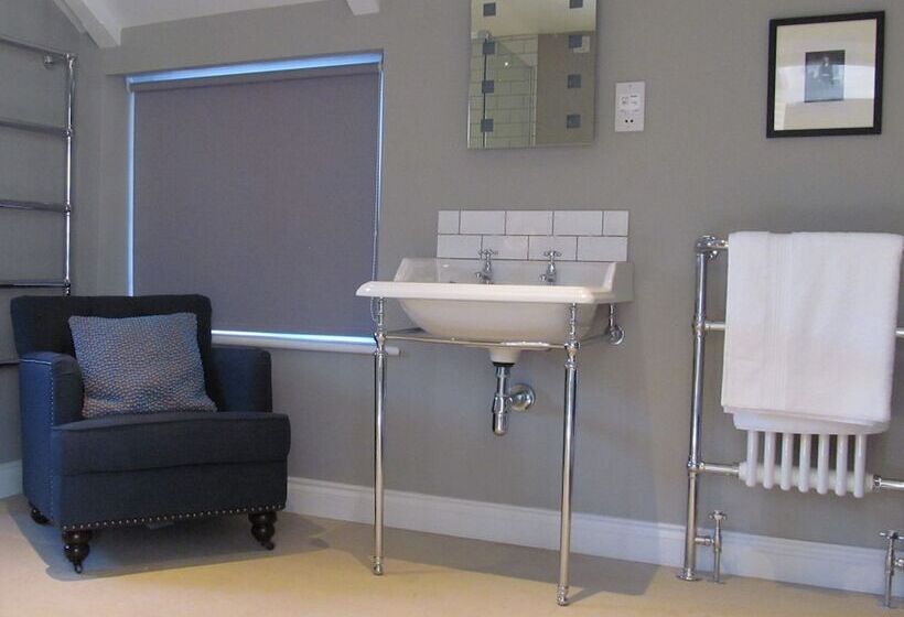 标准间, The Three Horseshoes