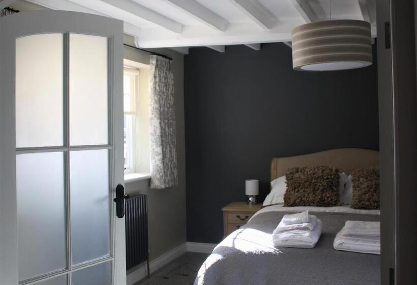 豪华房间, The Three Horseshoes