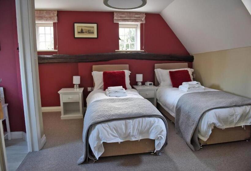 标准间, The Three Horseshoes