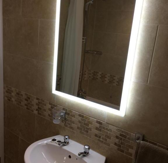 Suite Familiar, The Waterfront Inn