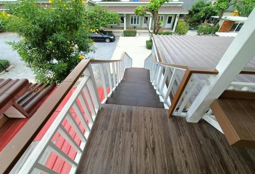 اتاق خانوادگی با چشم‌انداز کوه, Aob Oun Homestay