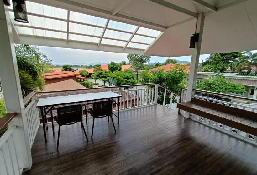 اتاق خانوادگی با چشم‌انداز کوه, Aob Oun Homestay