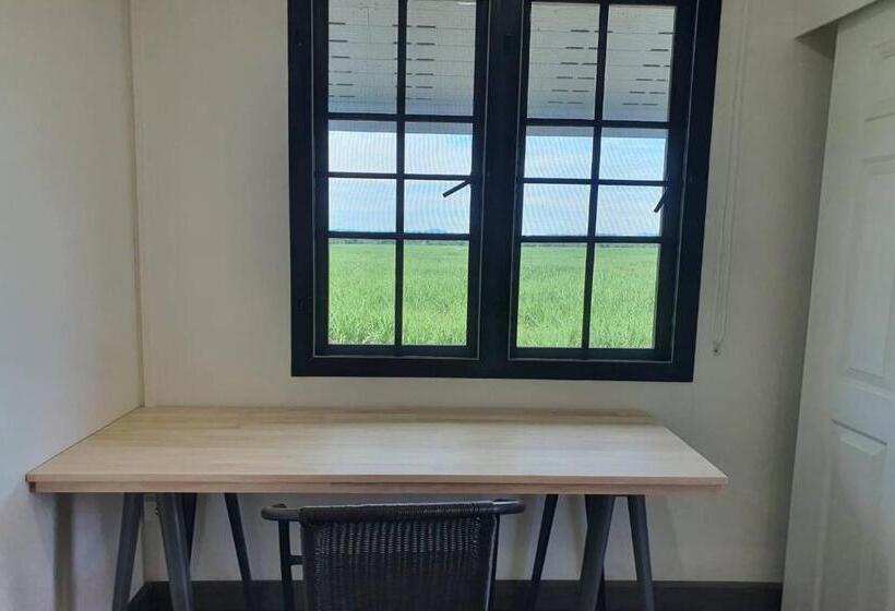 اتاق خانوادگی با چشم‌انداز کوه, Aob Oun Homestay