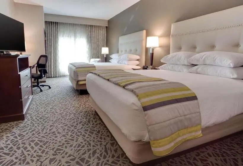 Deluxe-huone, Drury Inn & Suites Huntsville Space & Rocket Center