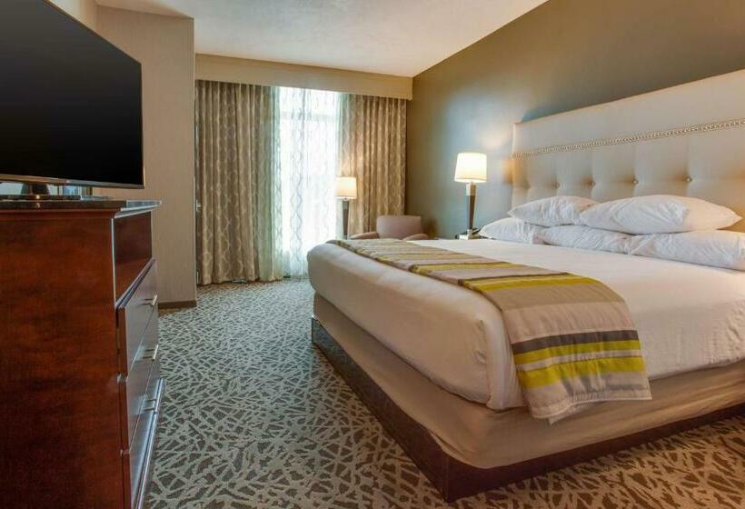 디럭스 스위트 킹 침대, Drury Inn & Suites Huntsville Space & Rocket Center