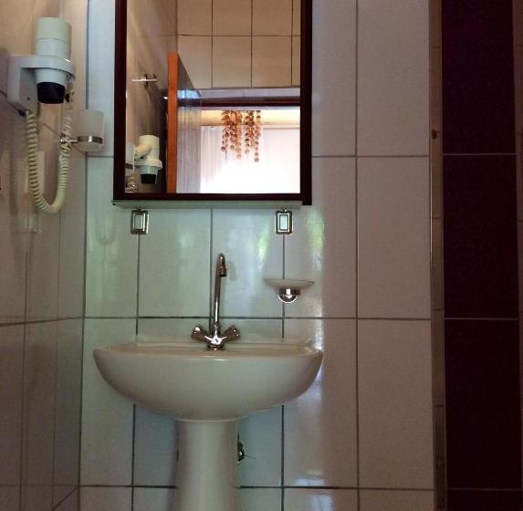 اتاق استاندارد سه تخته با بالکن, Sunset Boutique Hotel & Apartments