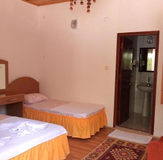 اتاق استاندارد سه تخته با بالکن, Sunset Boutique Hotel & Apartments