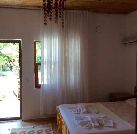 اتاق استاندارد سه تخته با بالکن, Sunset Boutique Hotel & Apartments