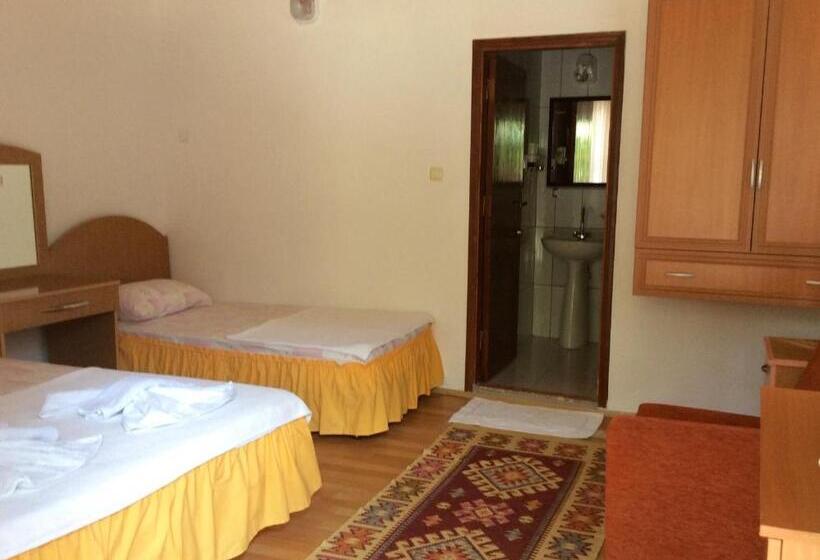 اتاق استاندارد سه تخته با بالکن, Sunset Boutique Hotel & Apartments