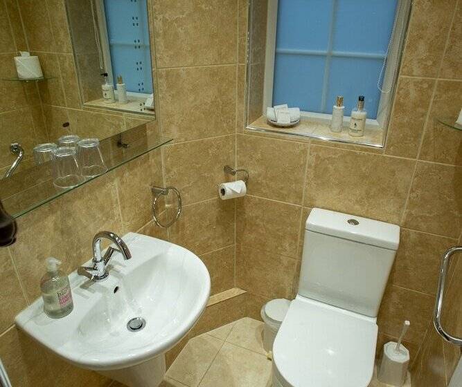 컴포트 룸, Deanfield