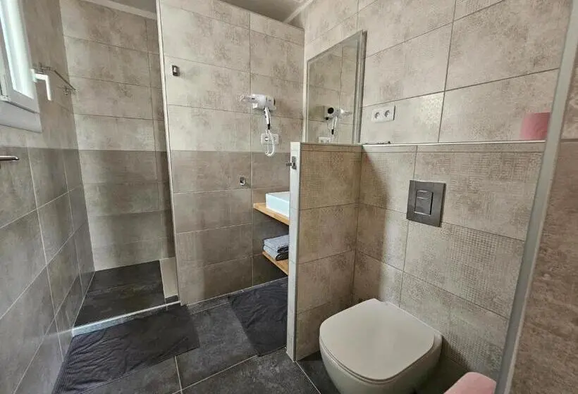 プールビュースタンダードルーム, La Casa Del Arti  Chambres D Hotes