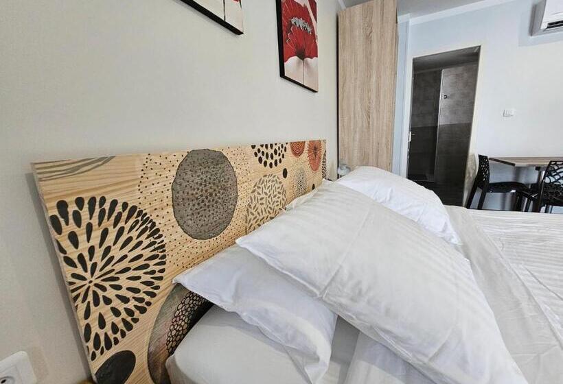 プールビュースタンダードルーム, La Casa Del Arti  Chambres D Hotes