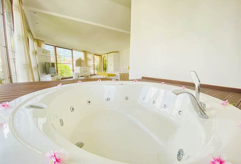 キングサイズベッドのスイートルーム, Zehra