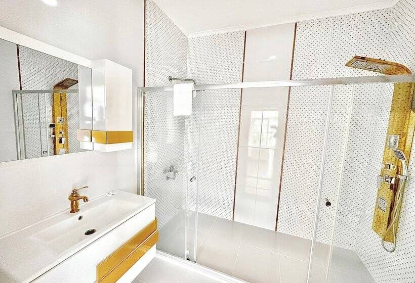 キングサイズベッドのスイートルーム, Zehra