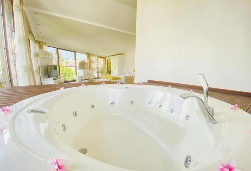 キングサイズベッドのスイートルーム, Zehra