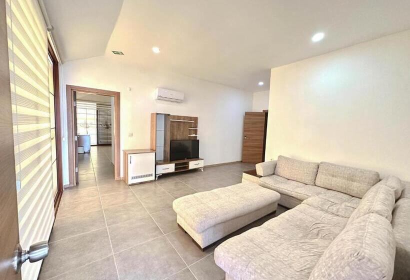 キングサイズベッドのスイートルーム, Zehra