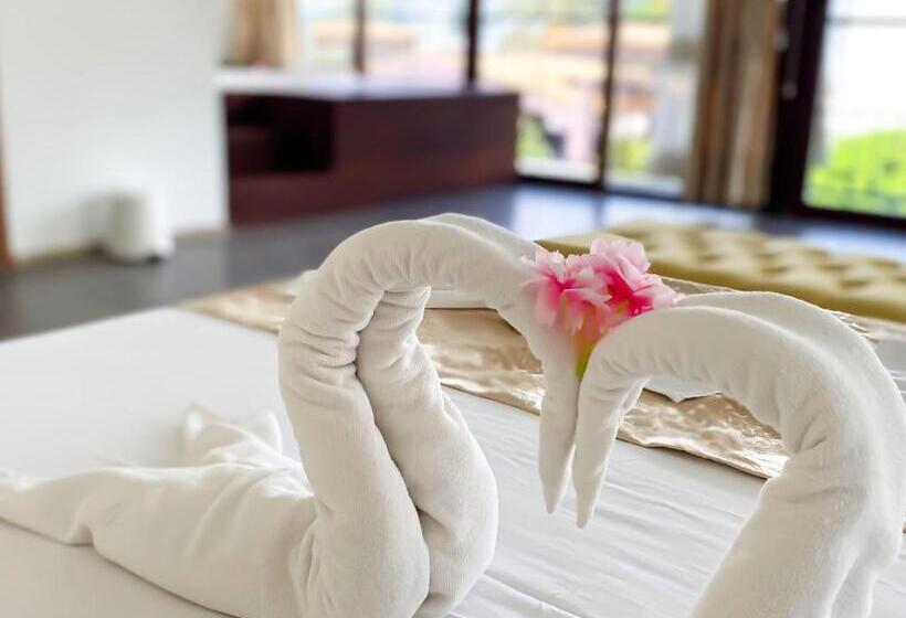 キングサイズベッドのスイートルーム, Zehra