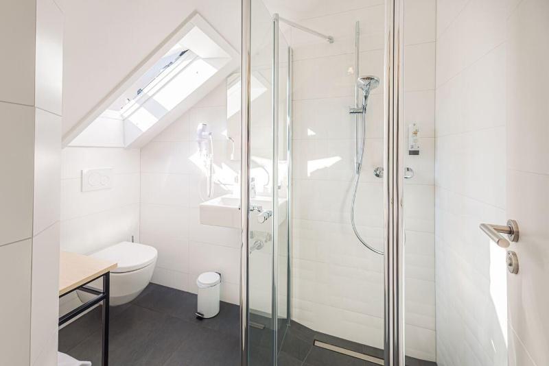 ファミリールーム, Zehra