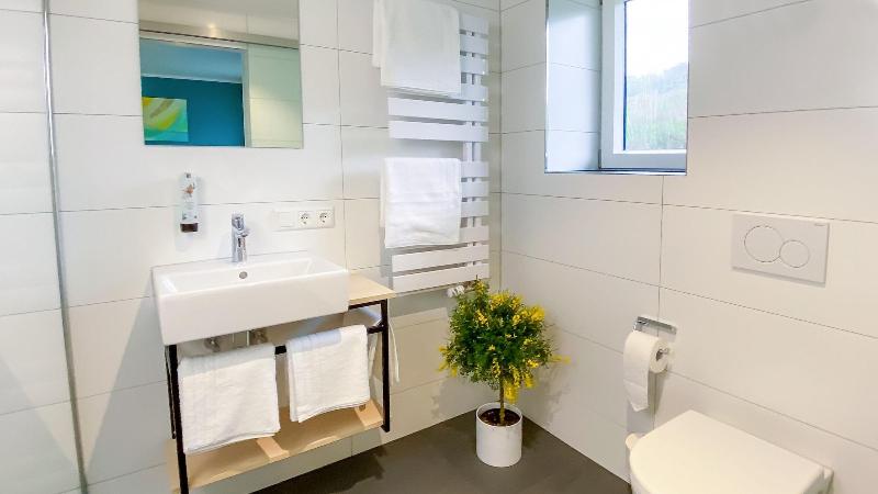 ファミリールーム, Zehra