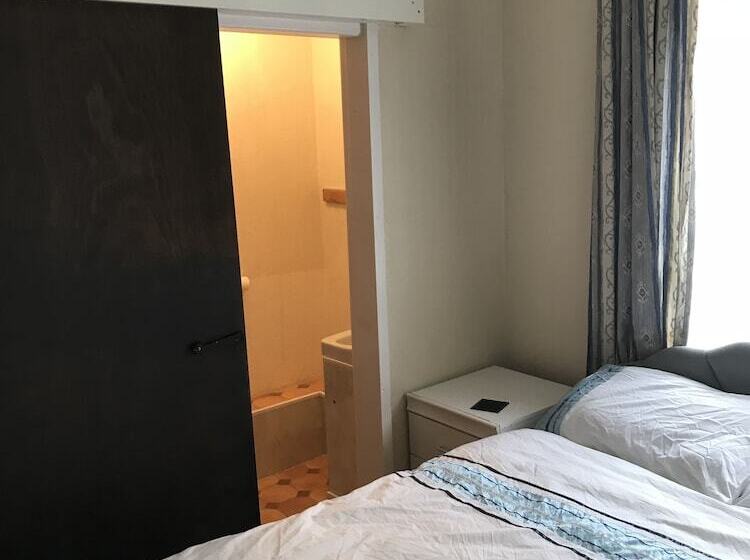 스탠다드 룸, The Merlin