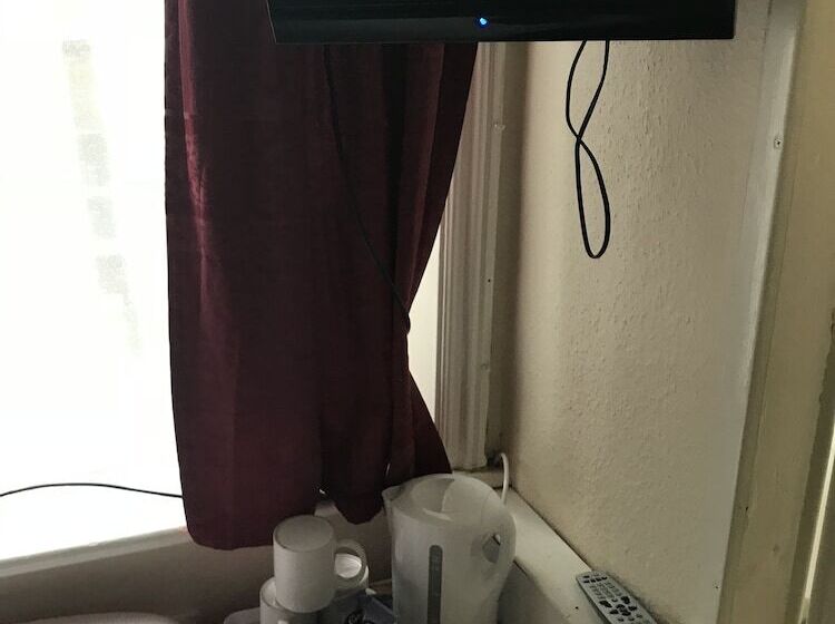 스탠다드 트리플 룸, The Merlin