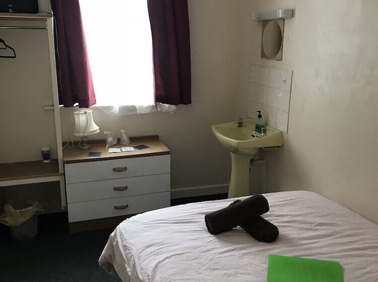 스탠다드 트리플 룸, The Merlin