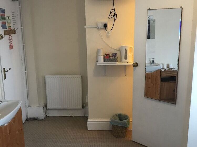 스탠다드 룸 공동 욕실, The Merlin