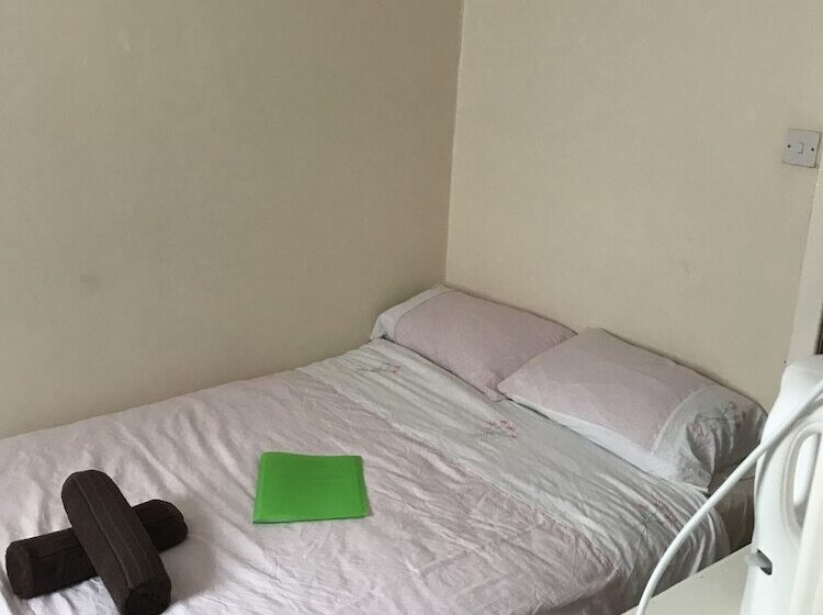 스탠다드 룸 공동 욕실, The Merlin