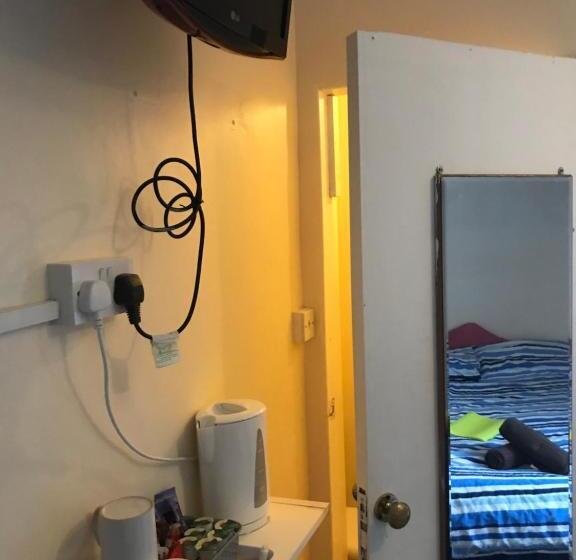 스탠다드 트리픔 룸 공동욕실, The Merlin