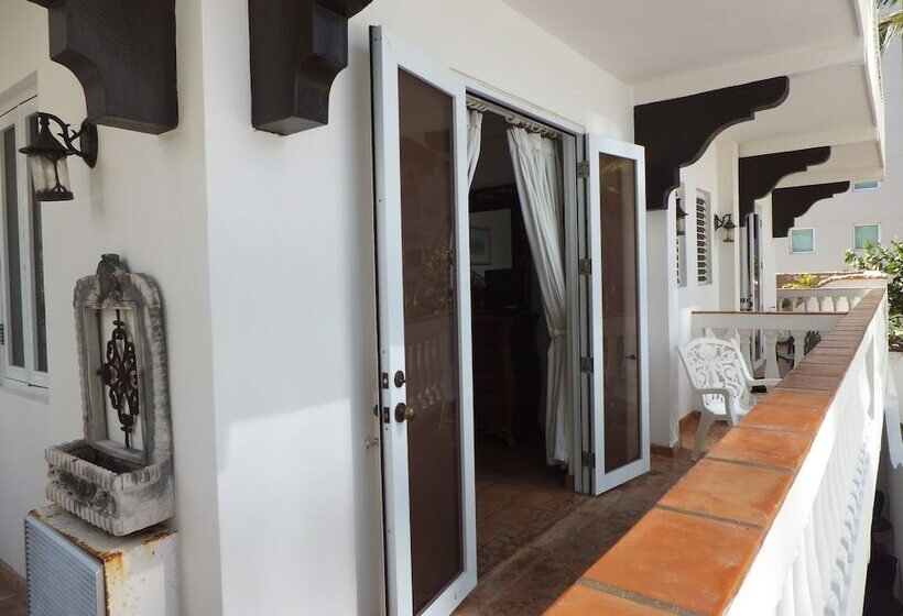 اتاق استاندارد با تخت دو نفره بزرگ, Acacia Boutique